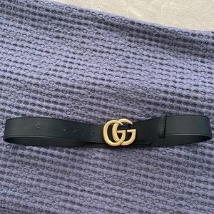 GG Black belt fits womens size 4,6,8